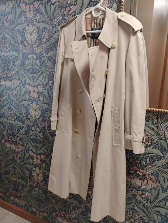 Burberry Jackets & Blazers - Vintage Burberry Classic Beige Trench Coat - Timeless Women's Outerwear